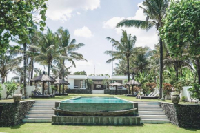 Гостиница Pantai Hitam Villa  Dauhpeken